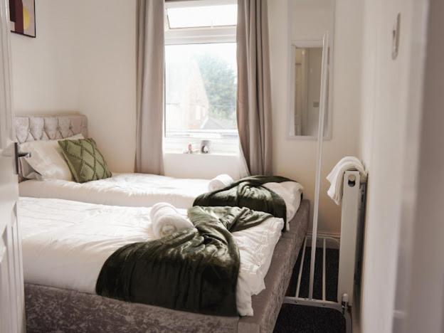 Home In Speke- 8 Mins Walk To Airport エクステリア 写真
