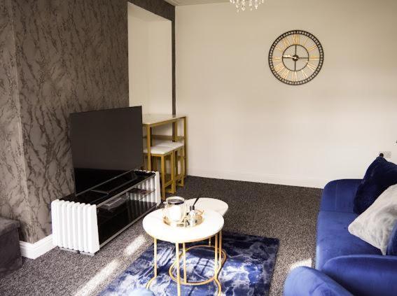 Home In Speke- 8 Mins Walk To Airport エクステリア 写真