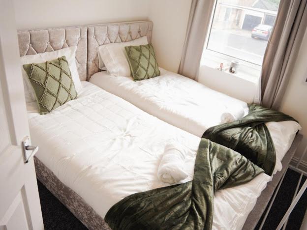 Home In Speke- 8 Mins Walk To Airport エクステリア 写真