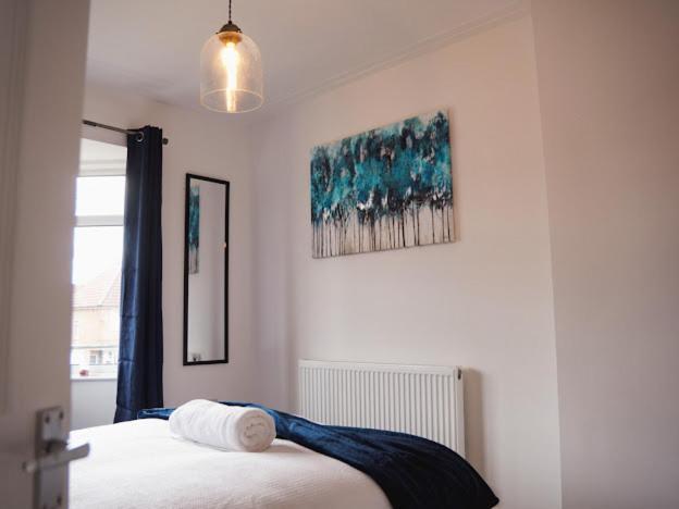Home In Speke- 8 Mins Walk To Airport エクステリア 写真
